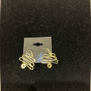 Gold wire earrings 💫